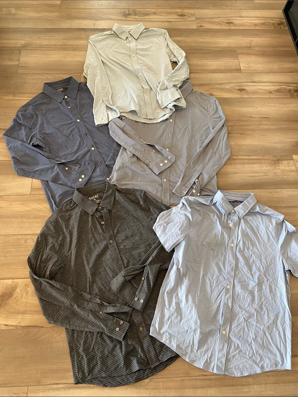 5 Rhone performance button downs. Size medium/medium slim.